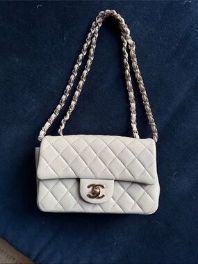 CHANEL Quilted Gray Leather Shoulder Bag with Gold Chain